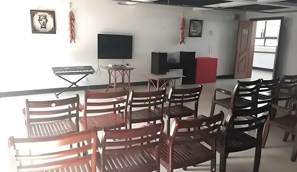缅怀，金球奖颁奖典礼现场致敬若塔及其弟弟